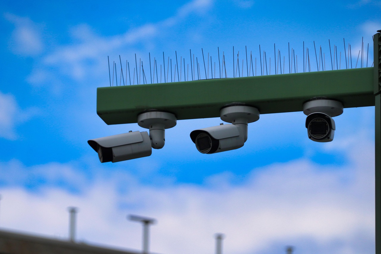 VX小号买卖:流量卡在智慧城市建设中的应用